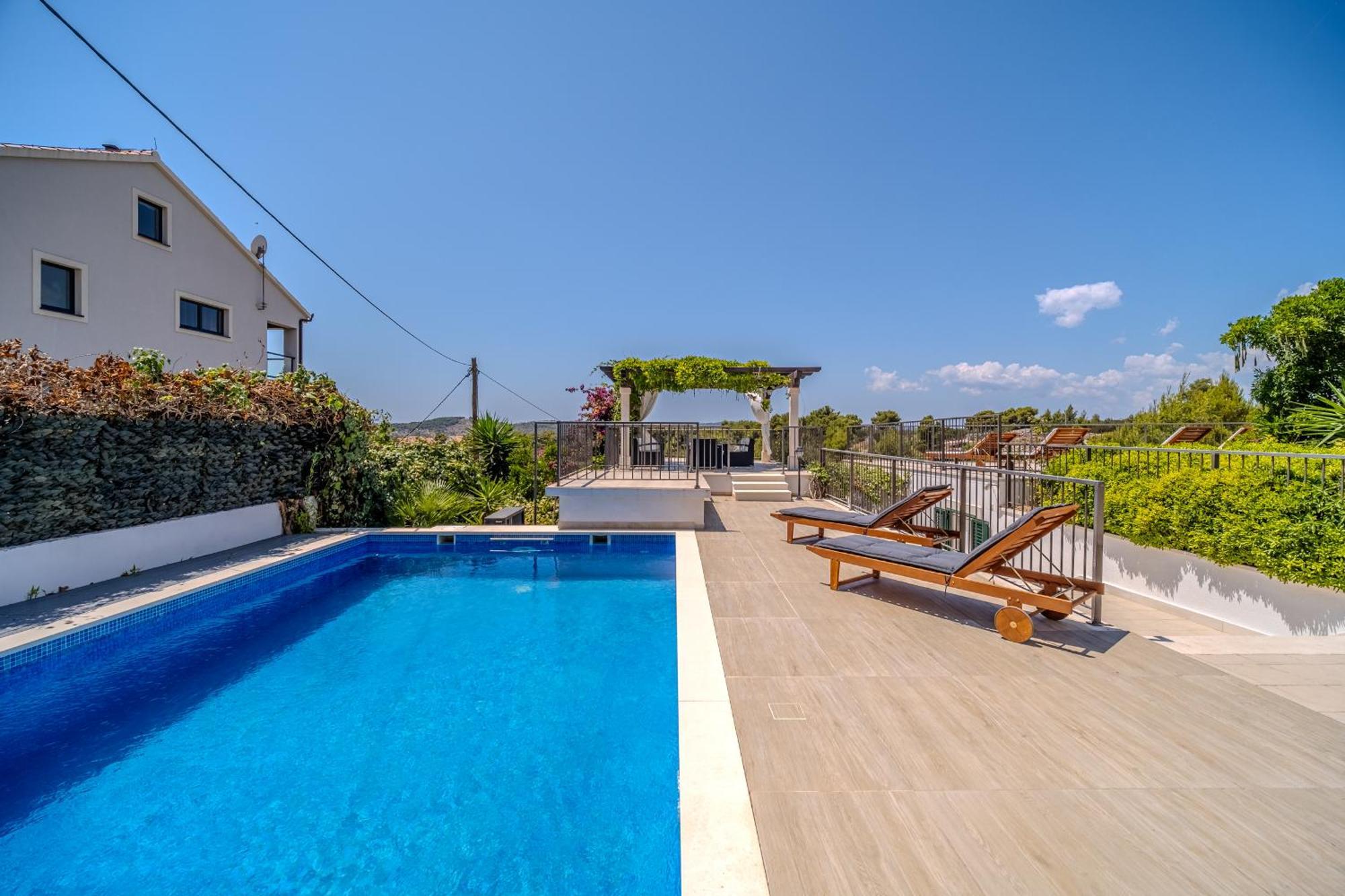 Villa Julia With Heated Pool, Ideal For Large Groups Milna  Εξωτερικό φωτογραφία