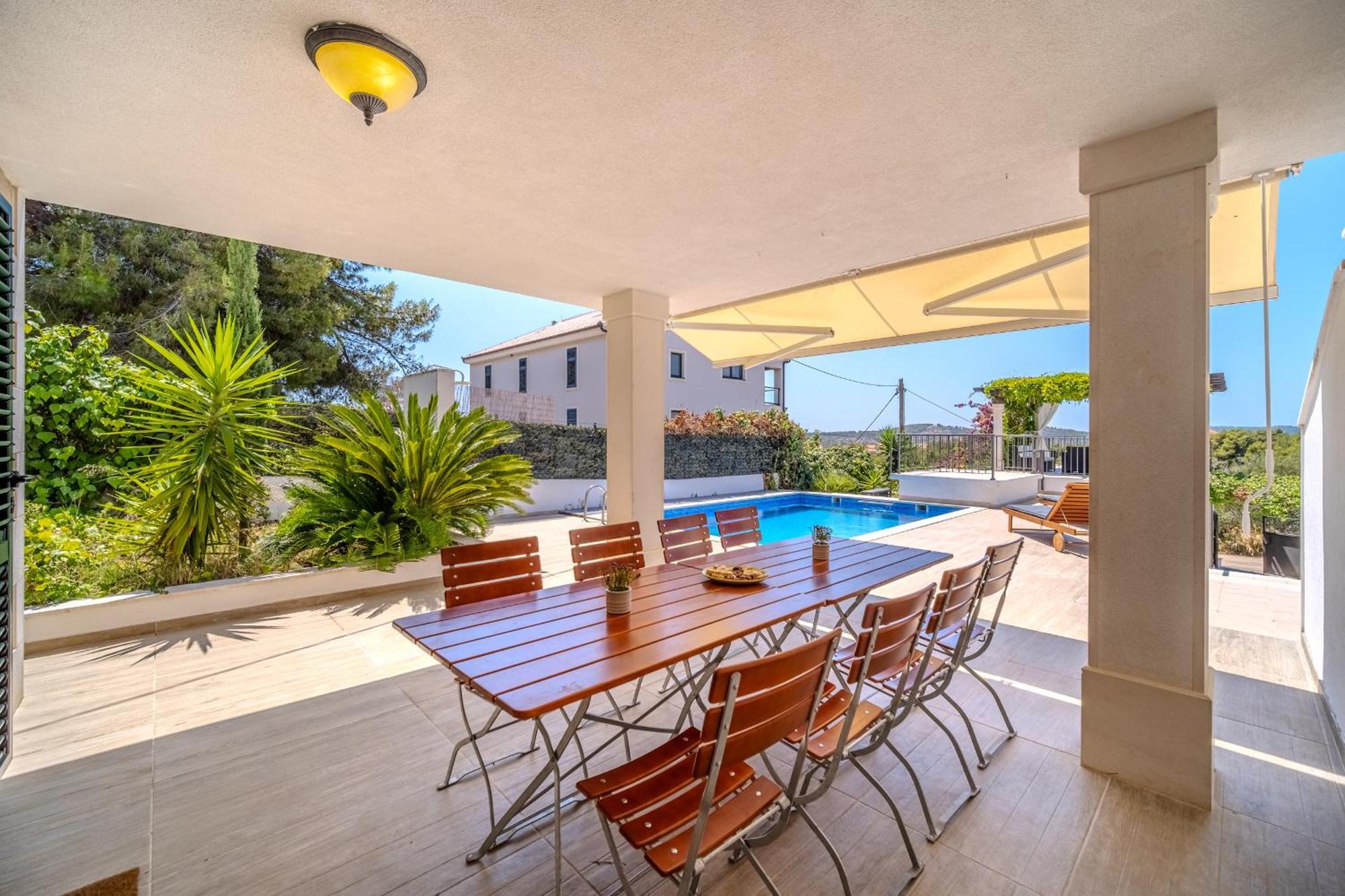 Villa Julia With Heated Pool, Ideal For Large Groups Milna  Εξωτερικό φωτογραφία