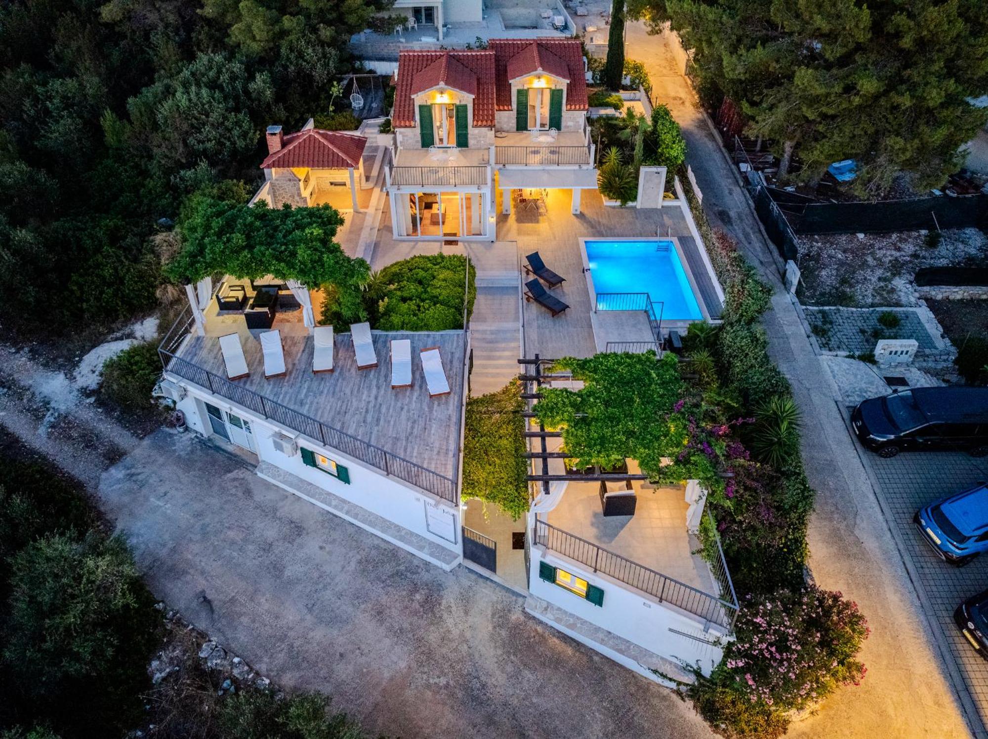 Villa Julia With Heated Pool, Ideal For Large Groups Milna  Εξωτερικό φωτογραφία