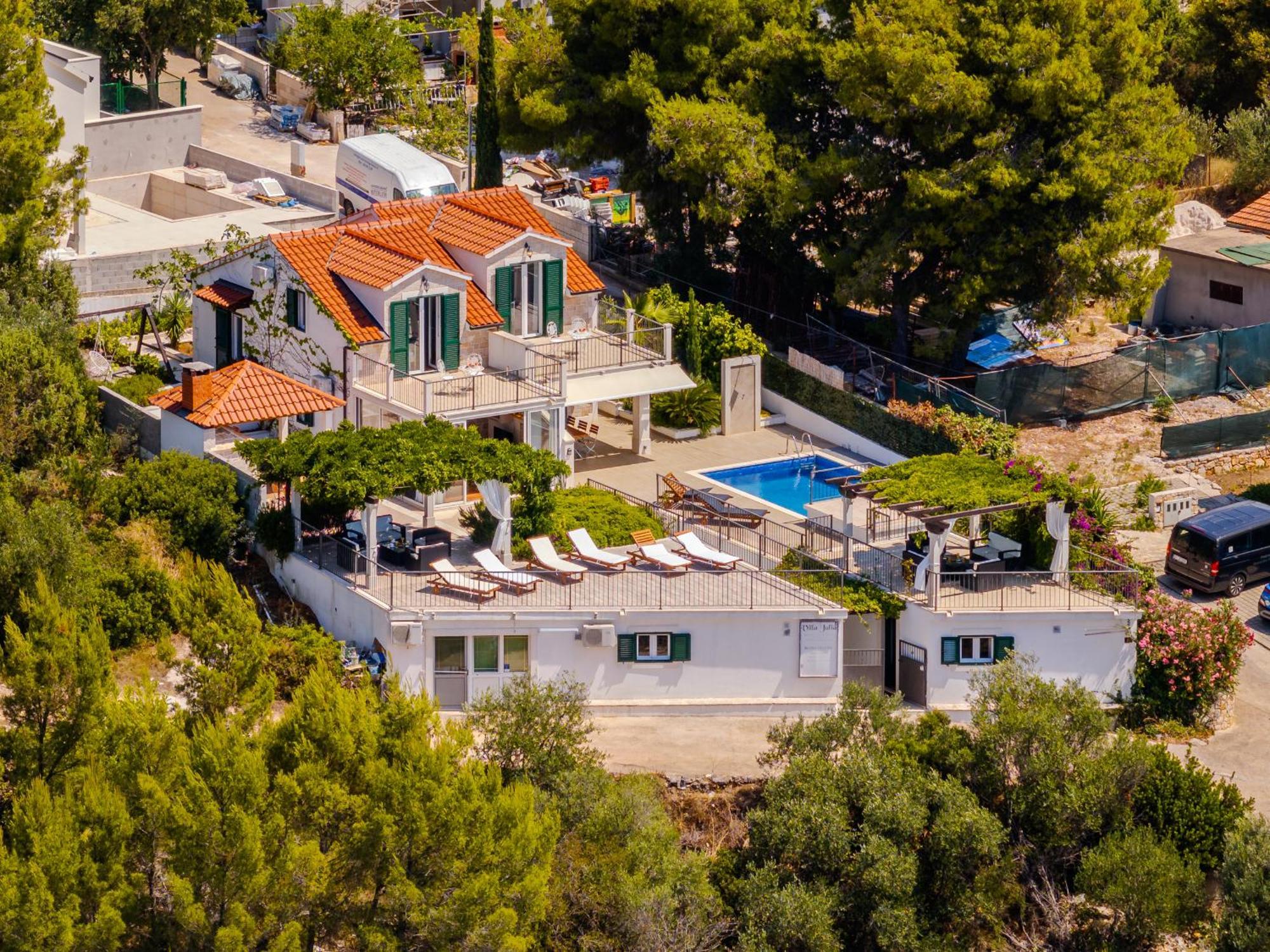 Villa Julia With Heated Pool, Ideal For Large Groups Milna  Εξωτερικό φωτογραφία
