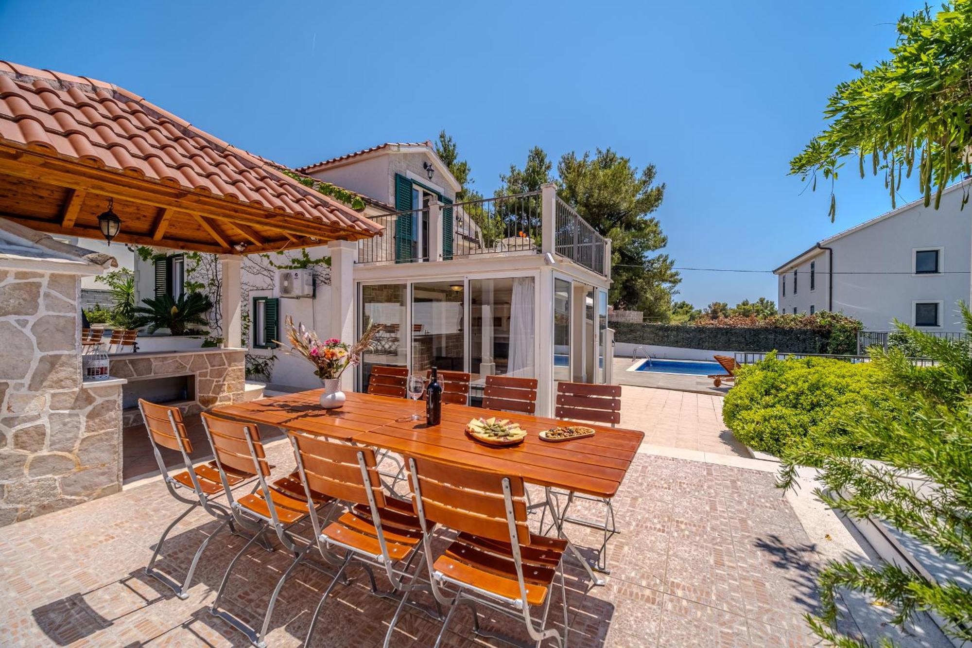 Villa Julia With Heated Pool, Ideal For Large Groups Milna  Εξωτερικό φωτογραφία