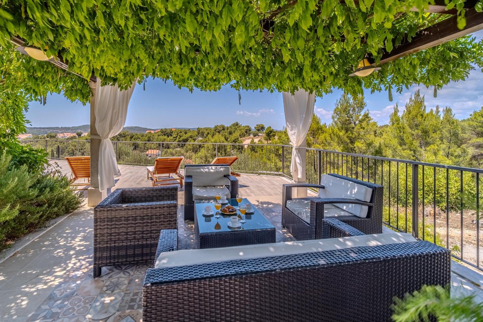 Villa Julia With Heated Pool, Ideal For Large Groups Milna  Εξωτερικό φωτογραφία