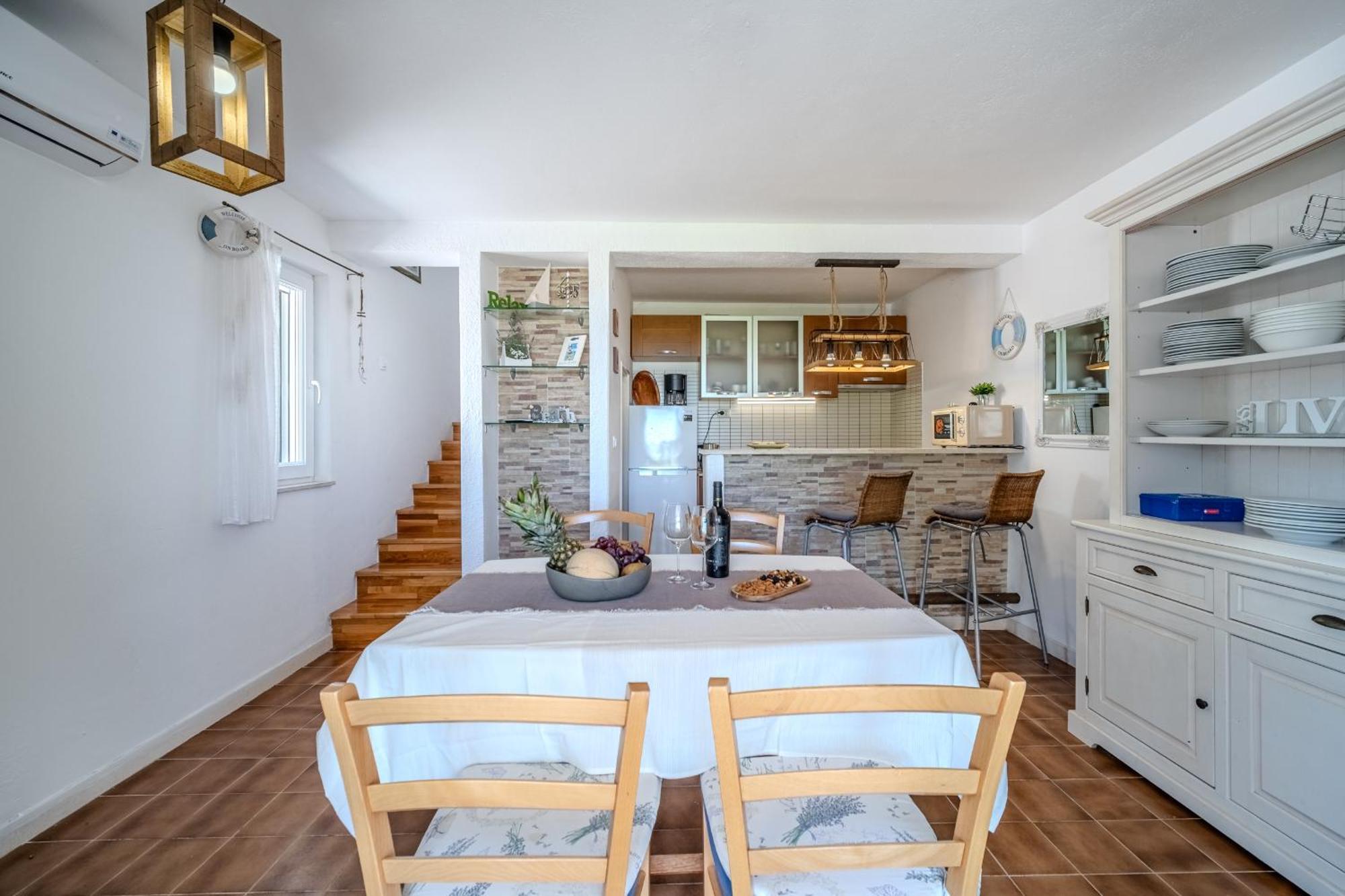 Villa Julia With Heated Pool, Ideal For Large Groups Milna  Εξωτερικό φωτογραφία