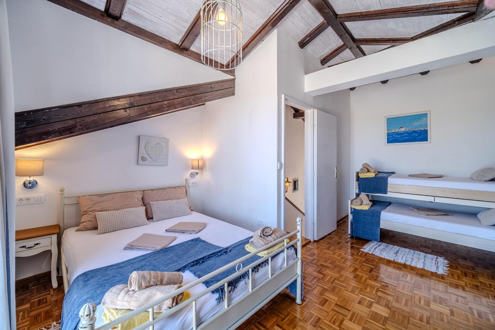 Villa Julia With Heated Pool, Ideal For Large Groups Milna  Εξωτερικό φωτογραφία