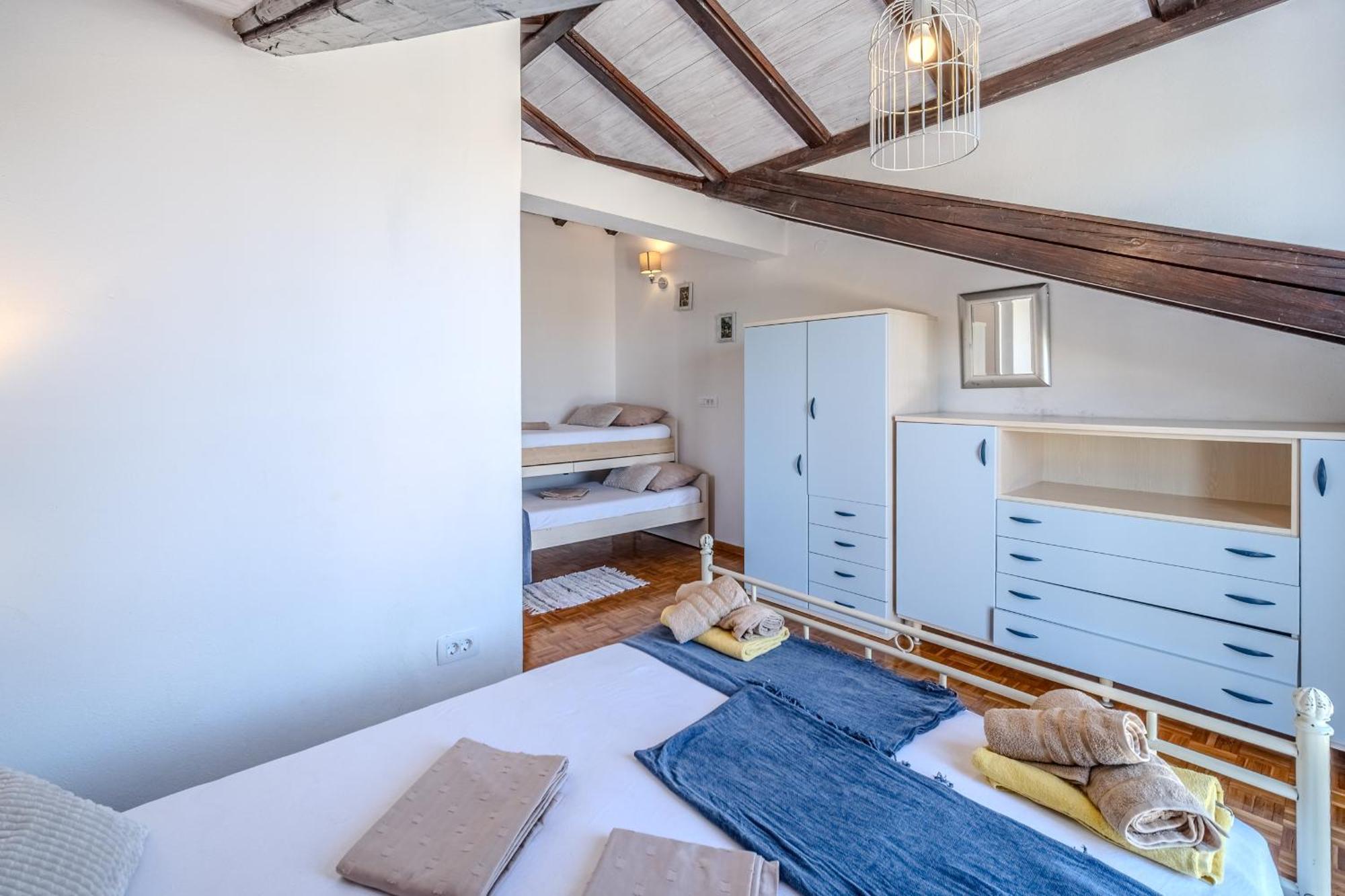 Villa Julia With Heated Pool, Ideal For Large Groups Milna  Εξωτερικό φωτογραφία