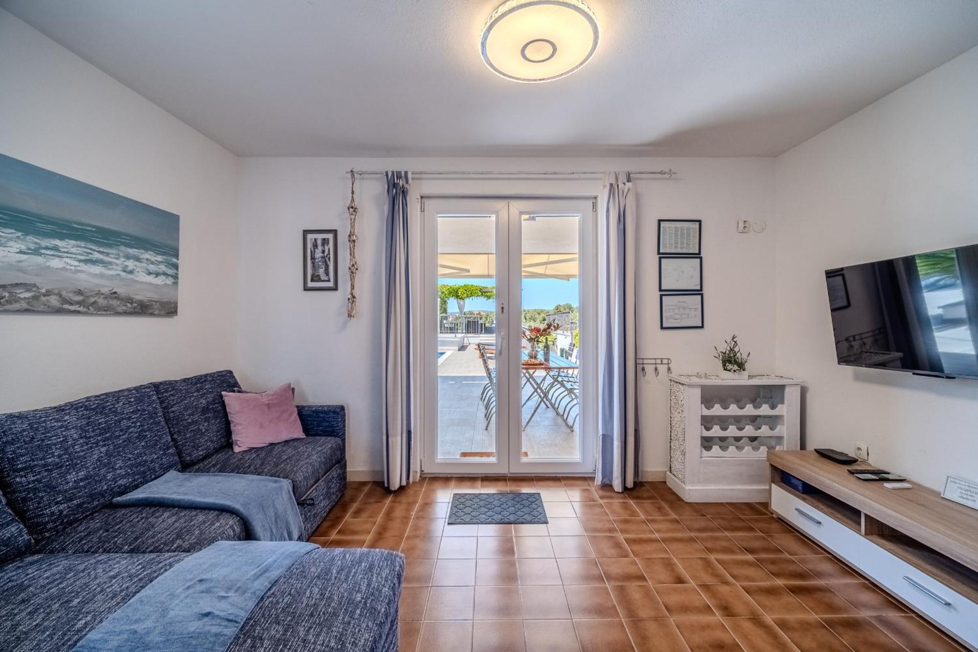 Villa Julia With Heated Pool, Ideal For Large Groups Milna  Εξωτερικό φωτογραφία